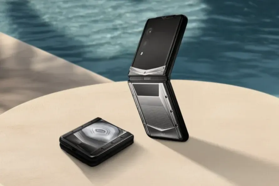VERTU Quantum Flip Cyber Review